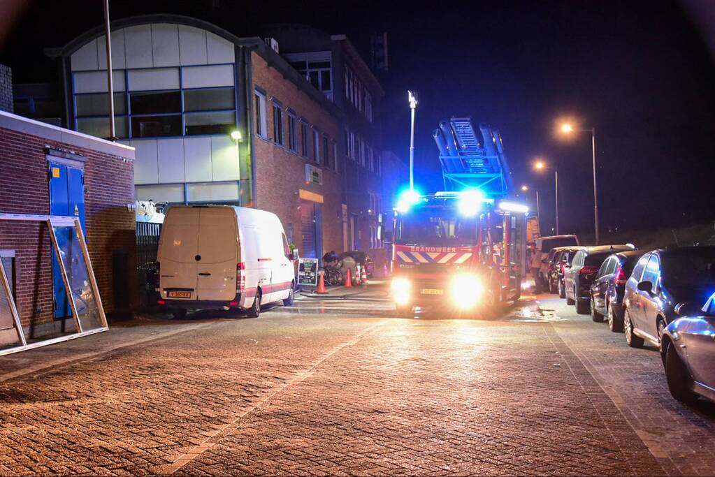 Brandweer blust brand bij kringloopwinkel