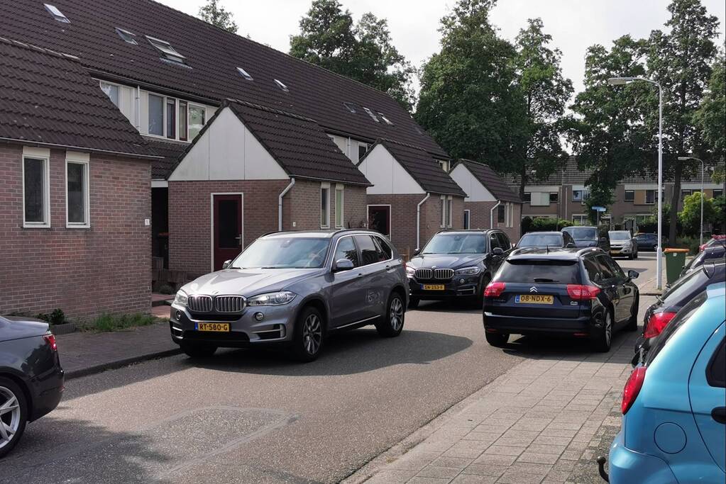 Arrestatieteam doet inval in flatwoning