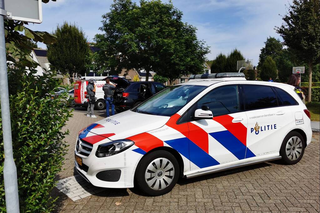 Arrestatieteam doet inval in flatwoning