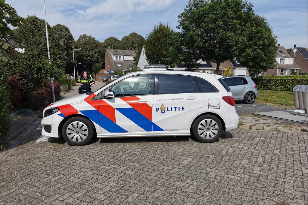 Arrestatieteam doet inval in flatwoning