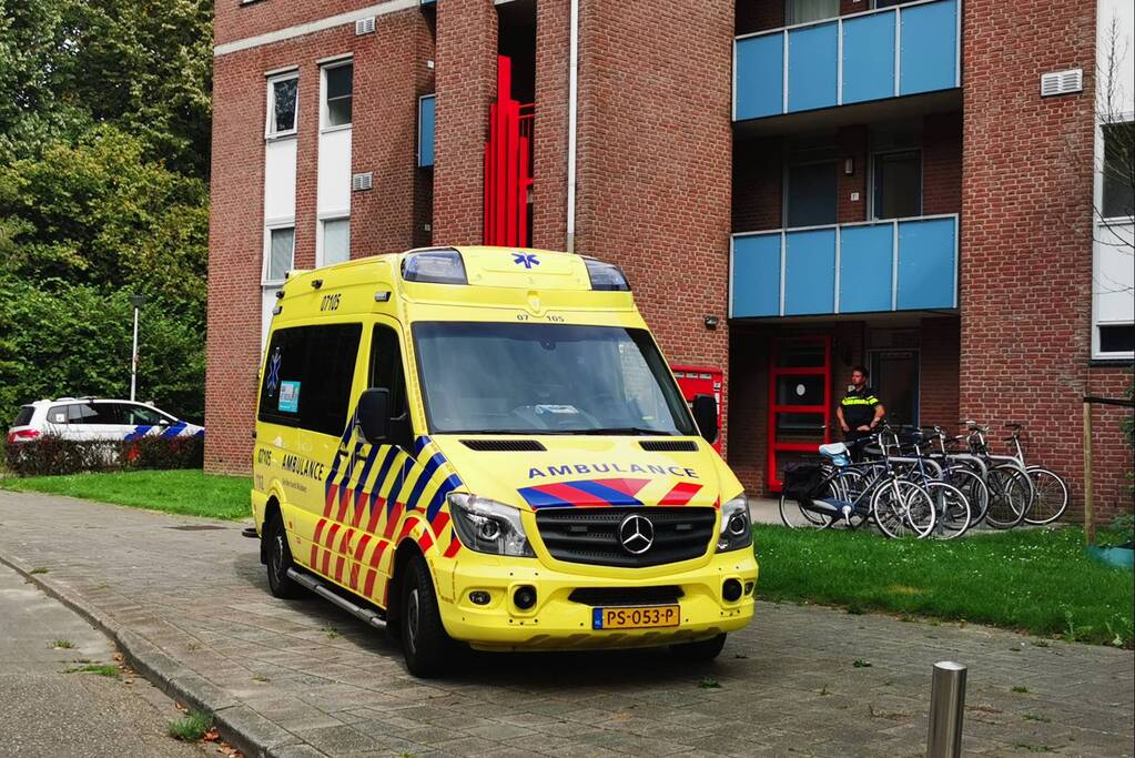 Arrestatieteam doet inval in flatwoning