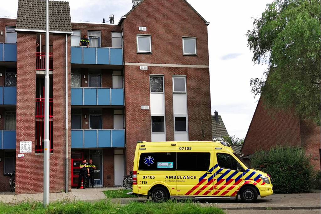 Arrestatieteam doet inval in flatwoning