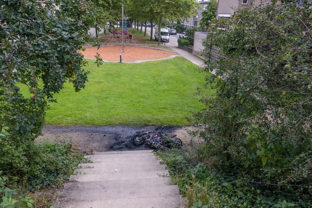 Opnieuw gaat een GO Sharing deelscooter in vlammen op