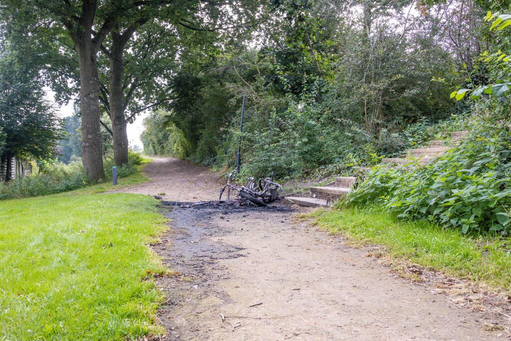 Opnieuw gaat een GO Sharing deelscooter in vlammen op