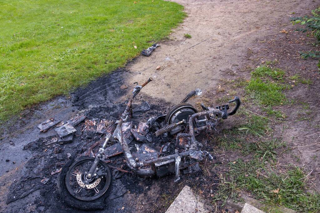 Opnieuw gaat een GO Sharing deelscooter in vlammen op