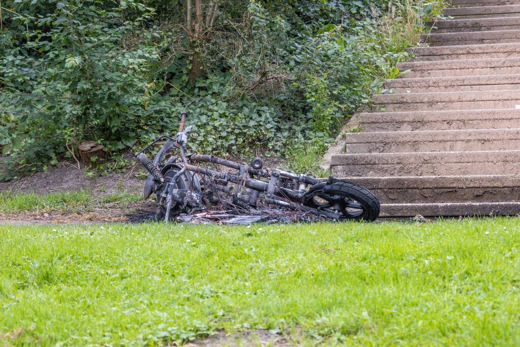 Opnieuw gaat een GO Sharing deelscooter in vlammen op