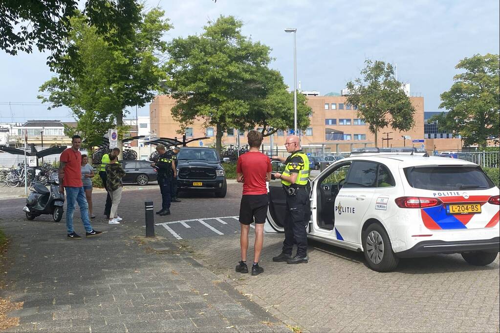 Fietser gewond bij botsing met pick-up wagen
