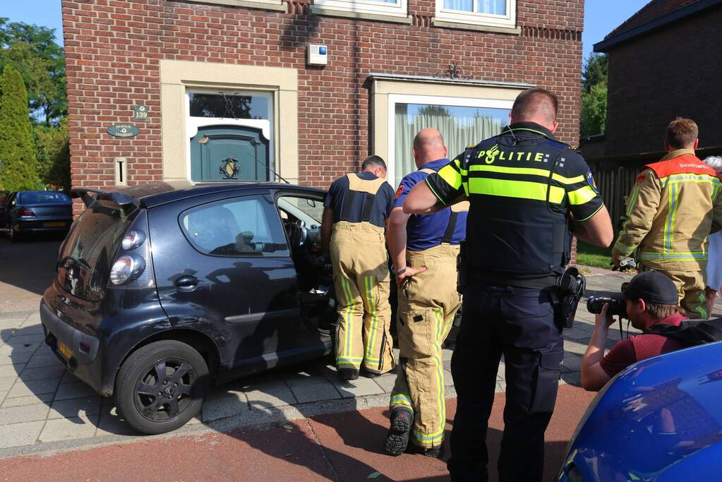Auto botst op wegrijdende auto van parkeerplaats