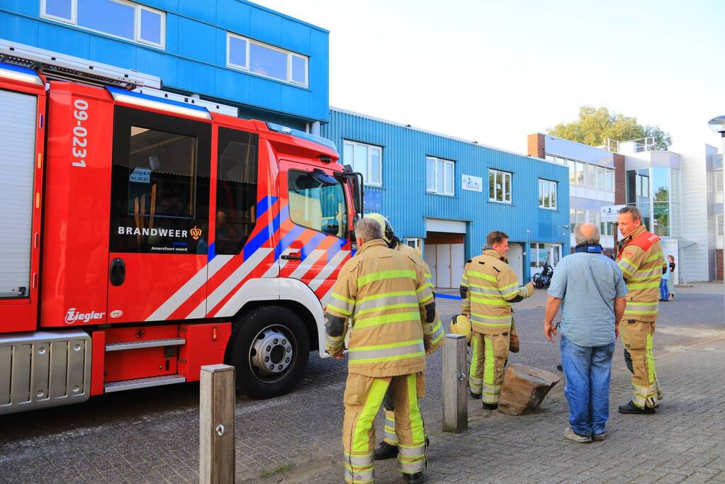 Bedrijfspand ontruimd door gaslucht