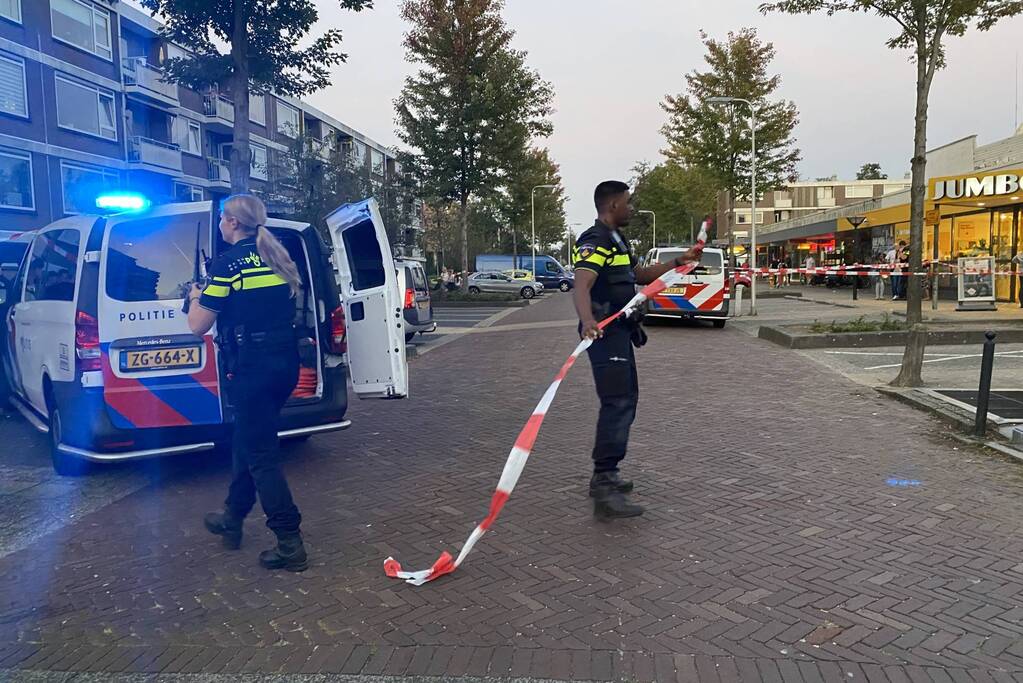 Jongeman (17) neergestoken nabij Jumbo