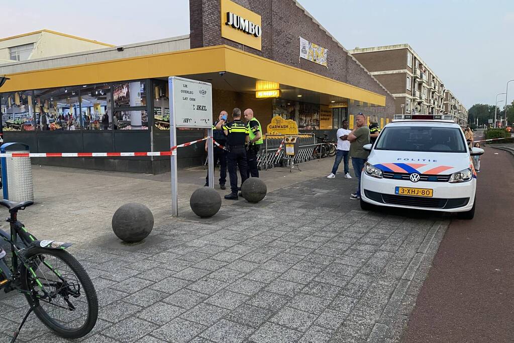 Jongeman (17) neergestoken nabij Jumbo