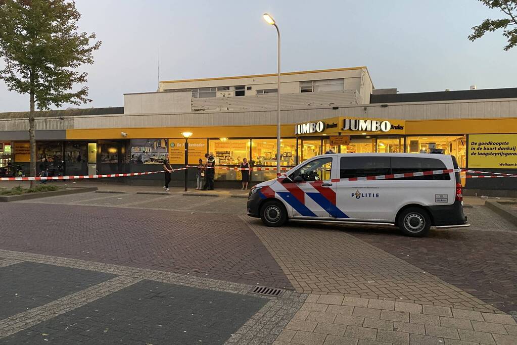 Jongeman (17) neergestoken nabij Jumbo