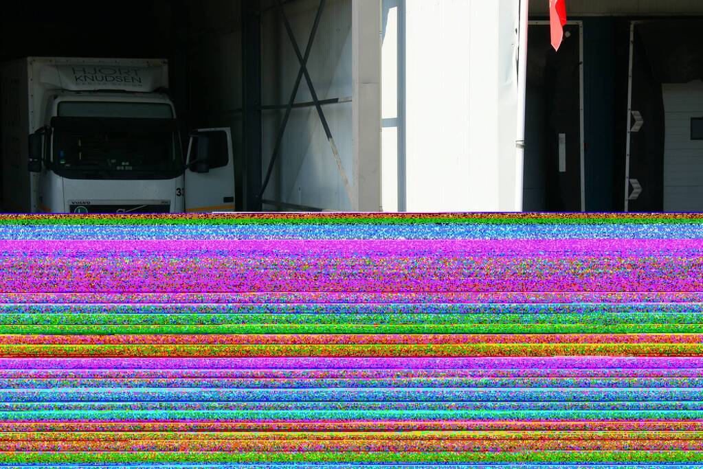 Vrachtwagenchauffeur rijdt dieseltank lek