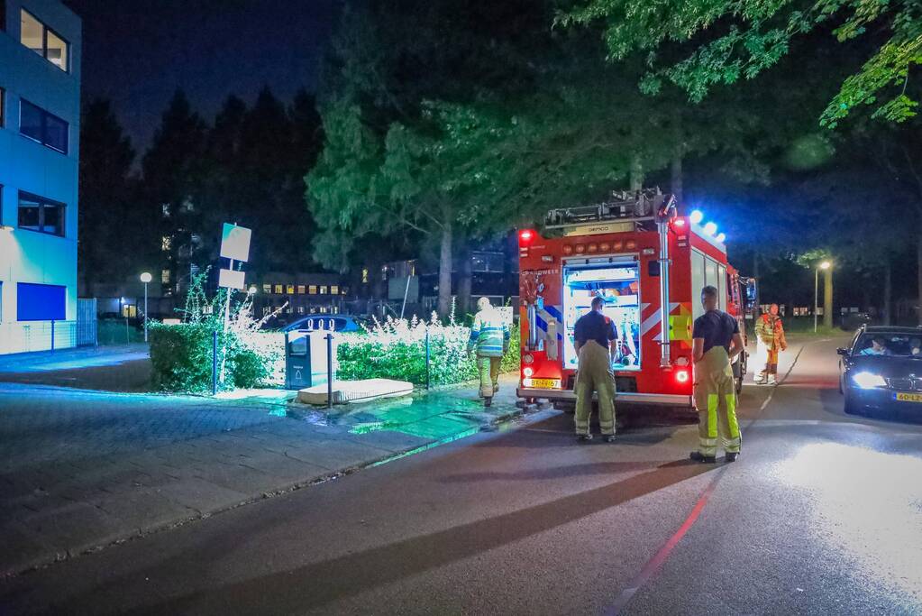Buurtbewoners doven vlammen in matras