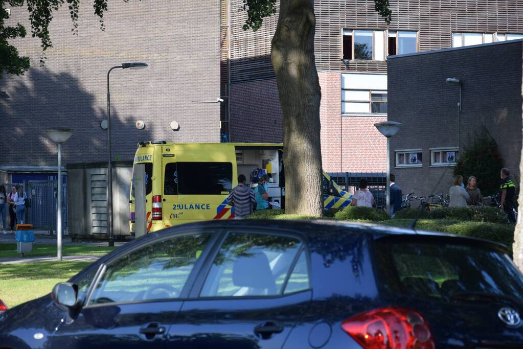 Persoon gewond bij incident Emelwerda College