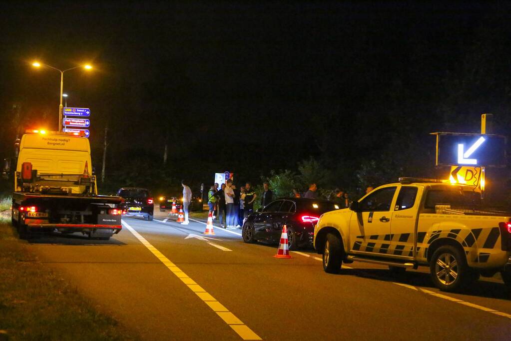 Personenauto belandt ondersteboven in bosschage