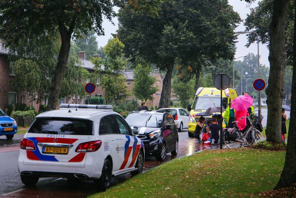 Fietsster gaat onderuit op glad wegdek