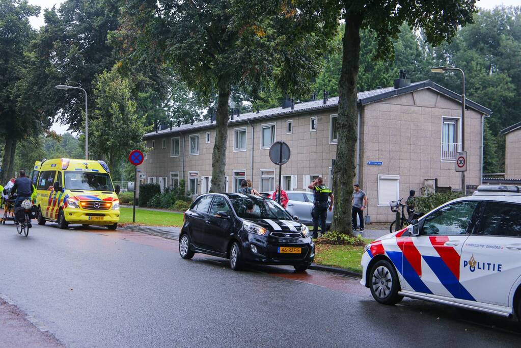 Fietsster gaat onderuit op glad wegdek