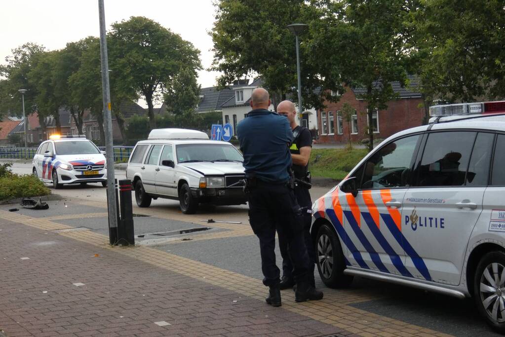 Schade aan personenauto's door frontale botsing