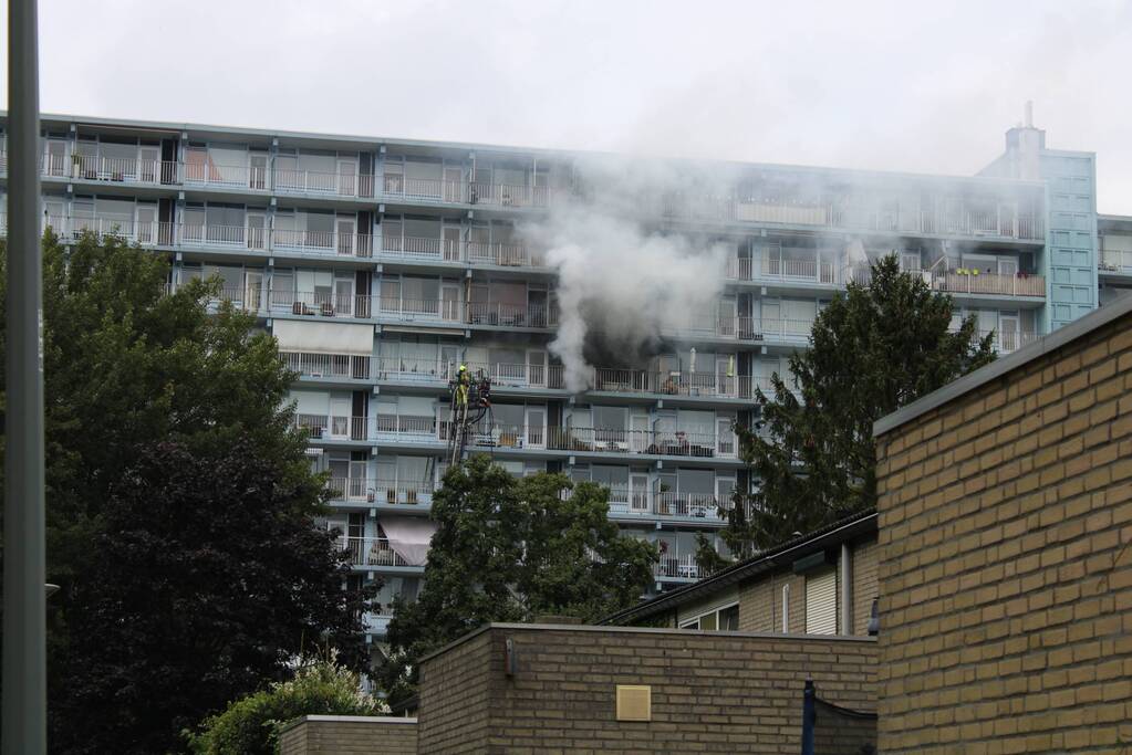 Gewonde bij hevige brand in flat