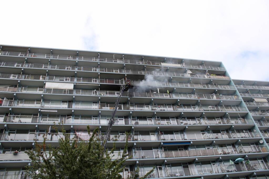 Gewonde bij hevige brand in flat