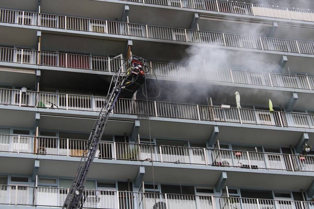 Gewonde bij hevige brand in flat