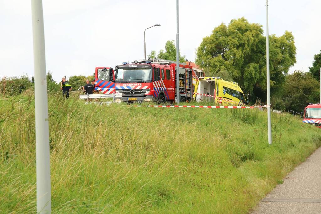 Persoon ernstig gewond op binnenvaartschip