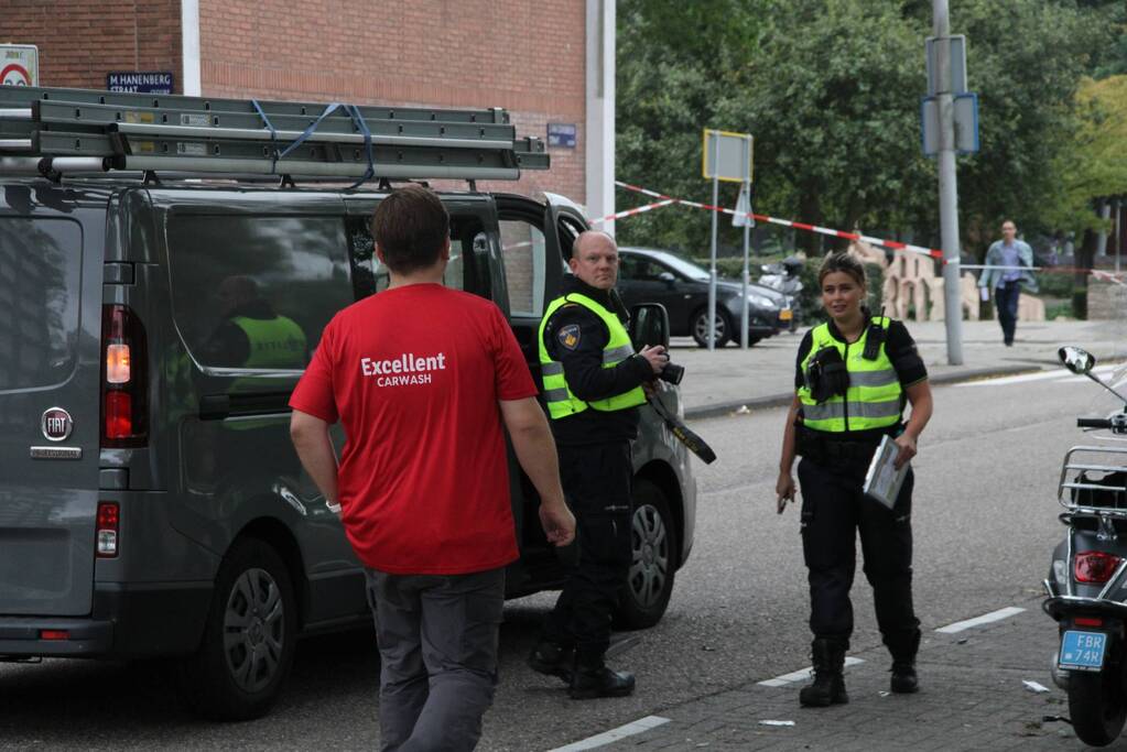 Scooterrijder en bestelbus met elkaar in botsing