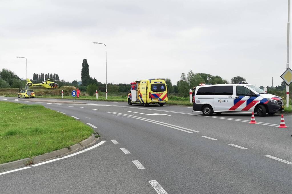 Traumahelikopter landt voor ongeval op kruising
