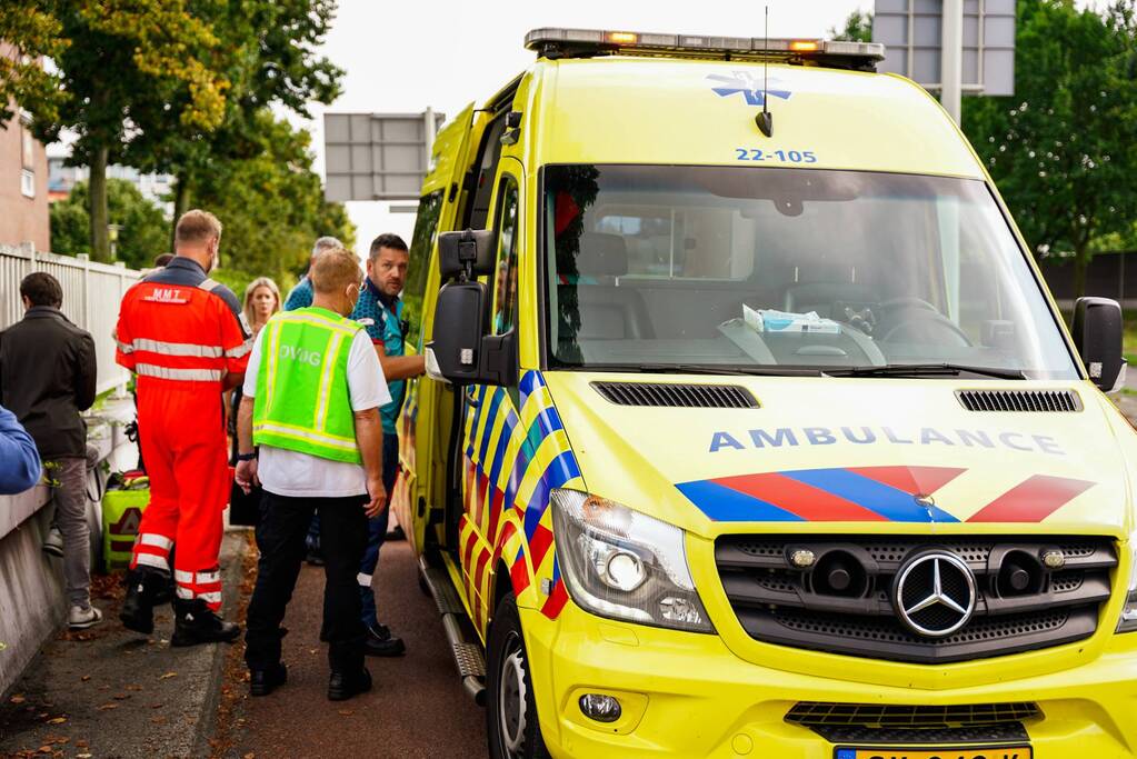 Fietser komt in botsing met scooter