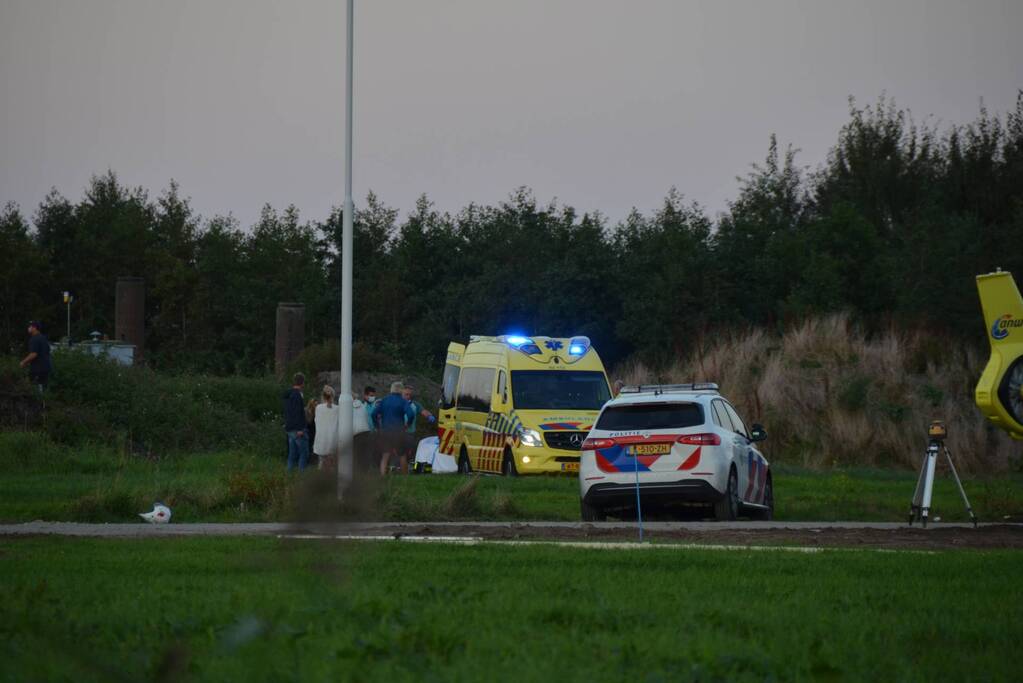 Man op crossmotor ernstig gewond