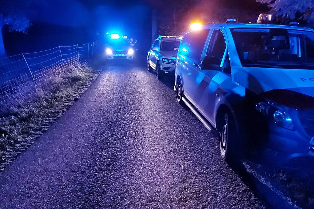 Personenauto total-loss na achtervolging