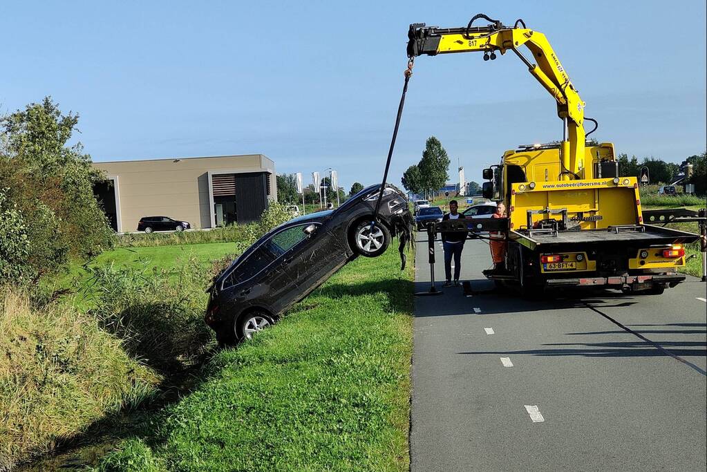 Auto crasht in sloot