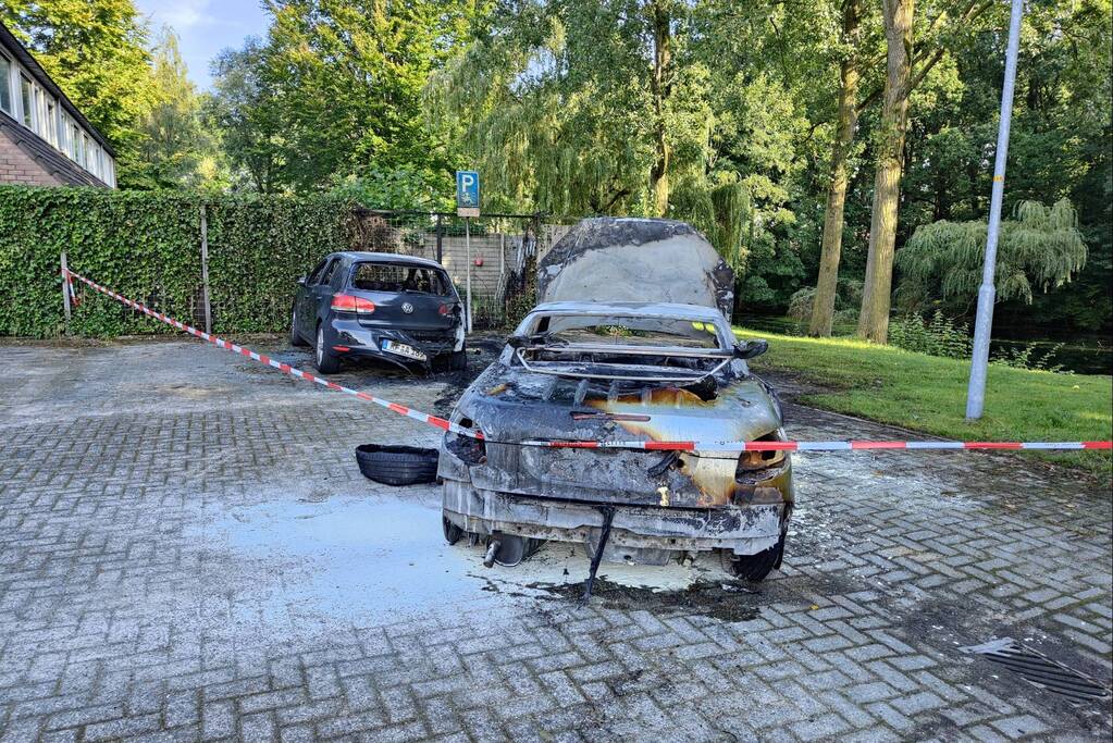 Enorme schade bij forse autobranden