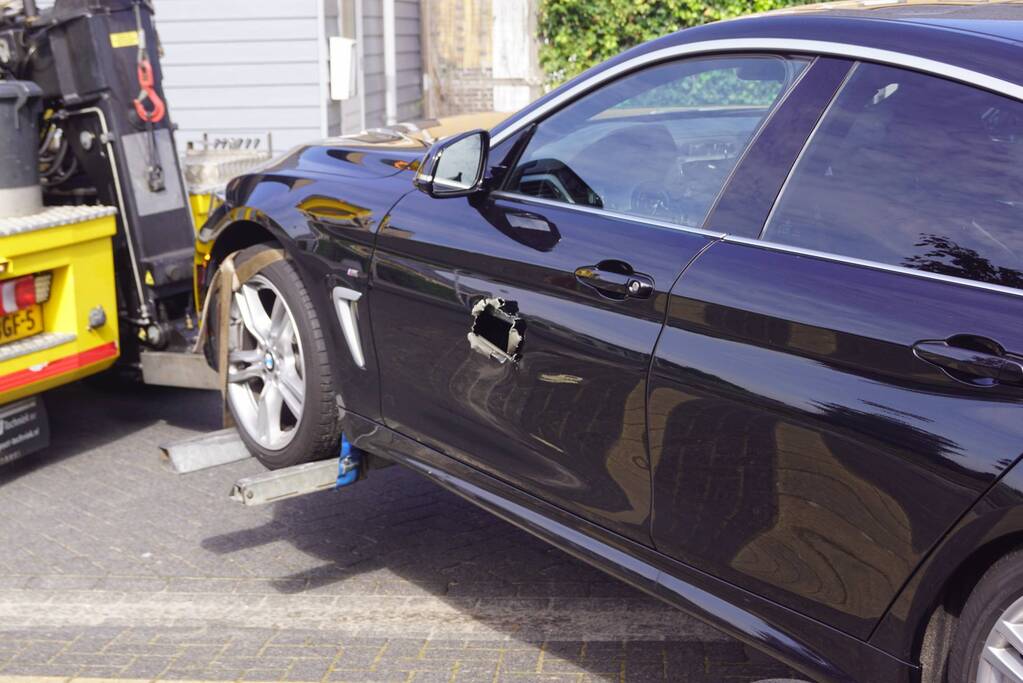 Inbrekers vernielen autoportieren BMW's bij diefstal