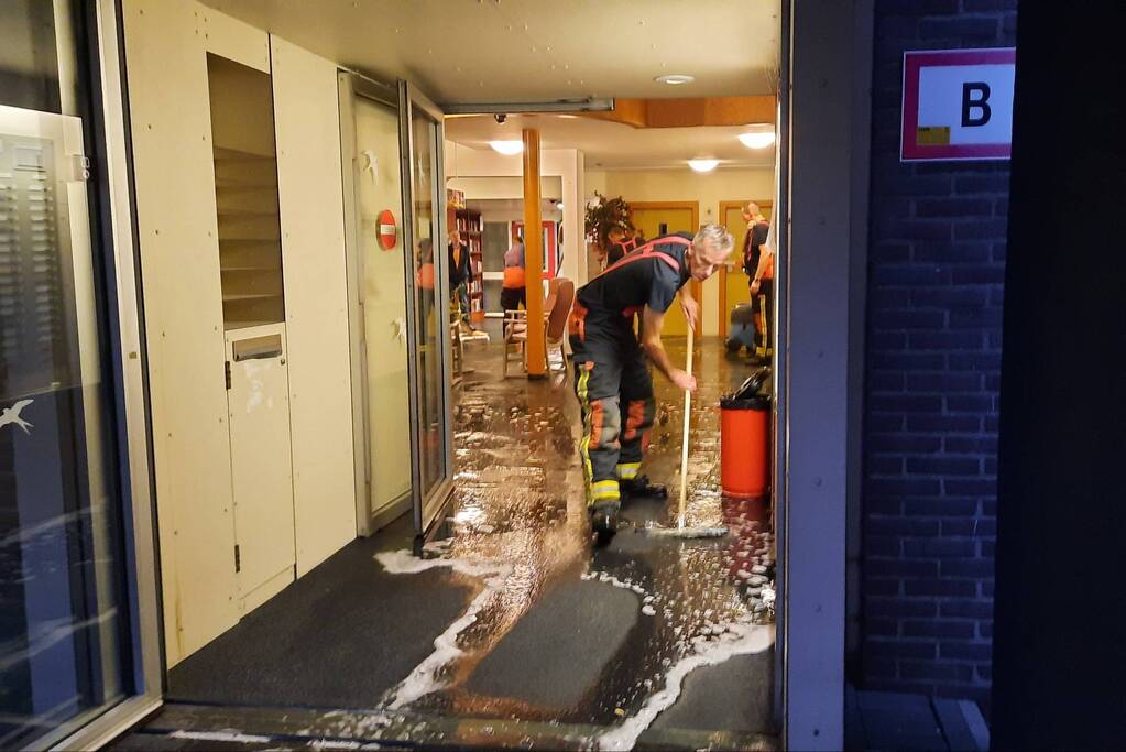 Verzorgingshuis loopt vol water