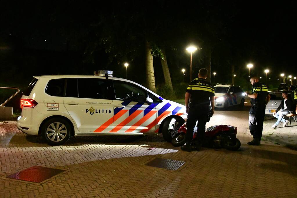Scooter crasht bij achtervolging