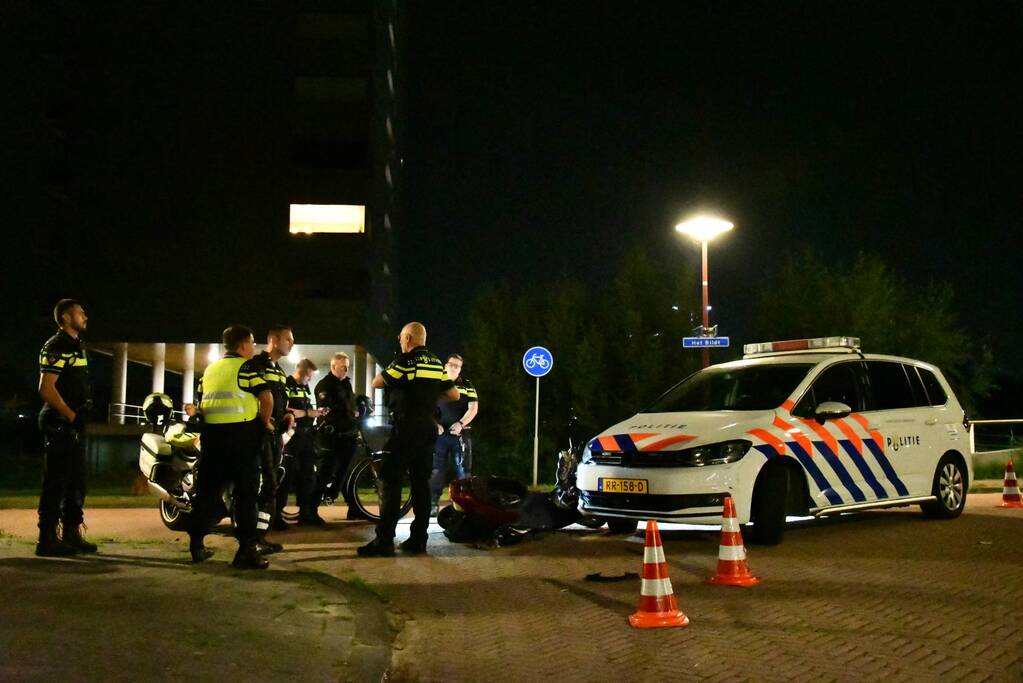 Scooter crasht bij achtervolging