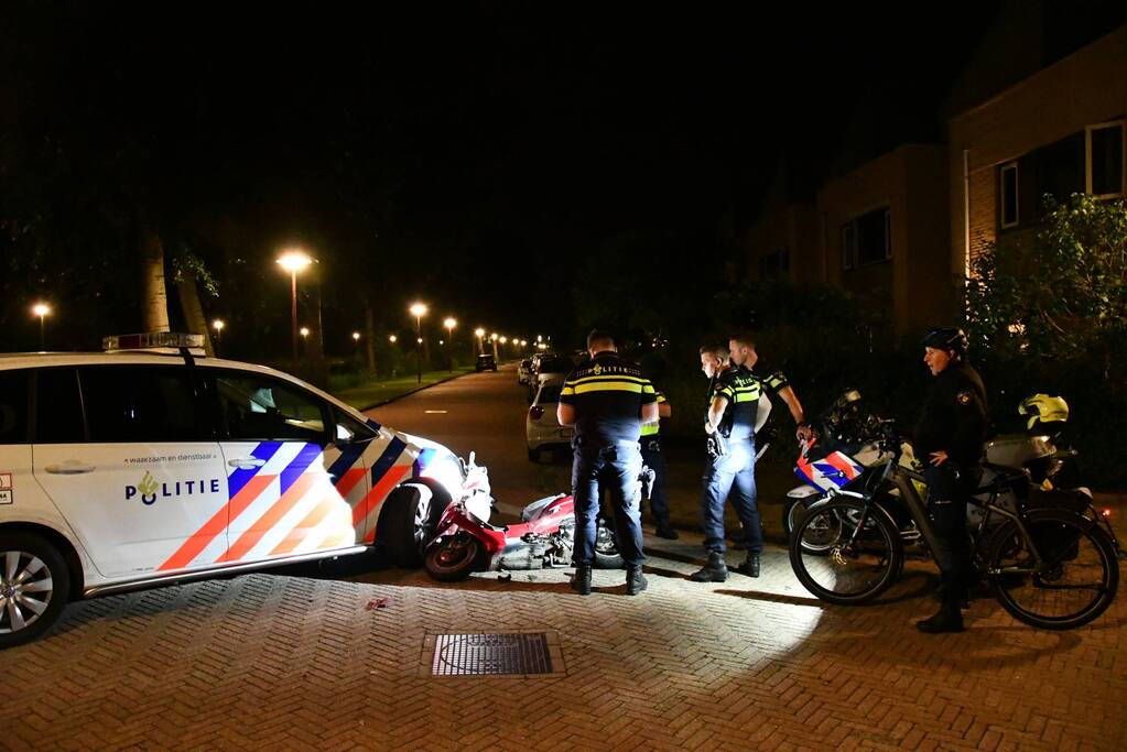 Scooter crasht bij achtervolging