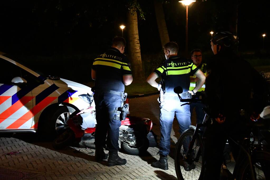 Scooter crasht bij achtervolging