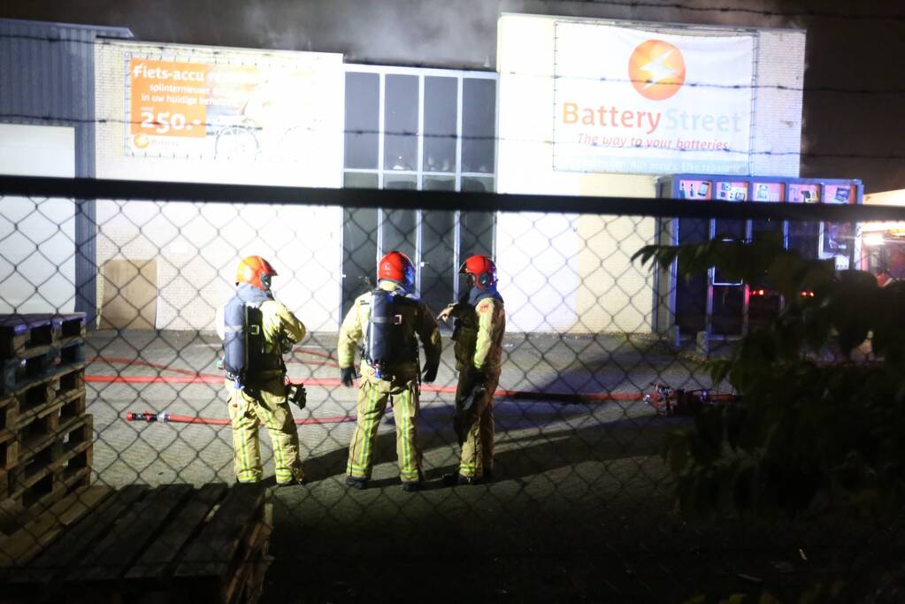 Grote brand bij bedrijfspand