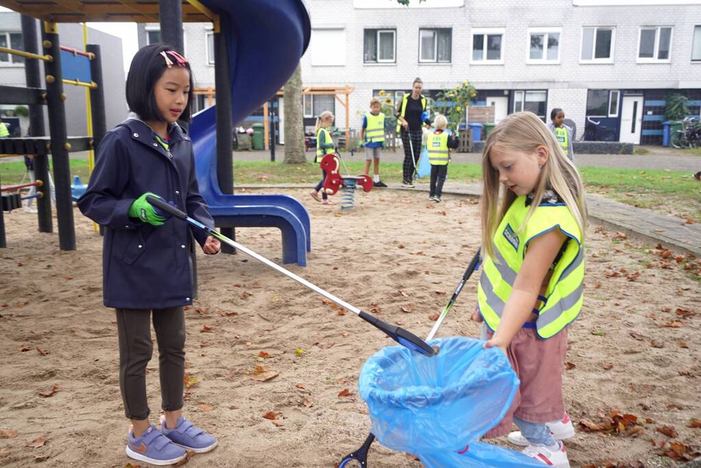 Basisschoolleerlingen speuren naar straatafval