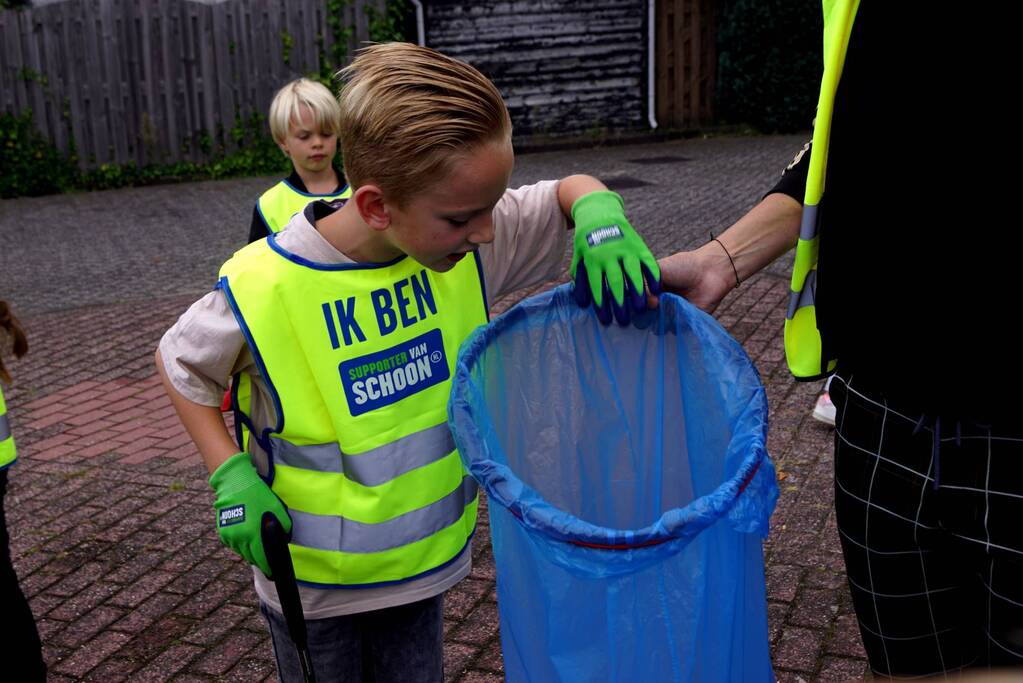 Basisschoolleerlingen speuren naar straatafval