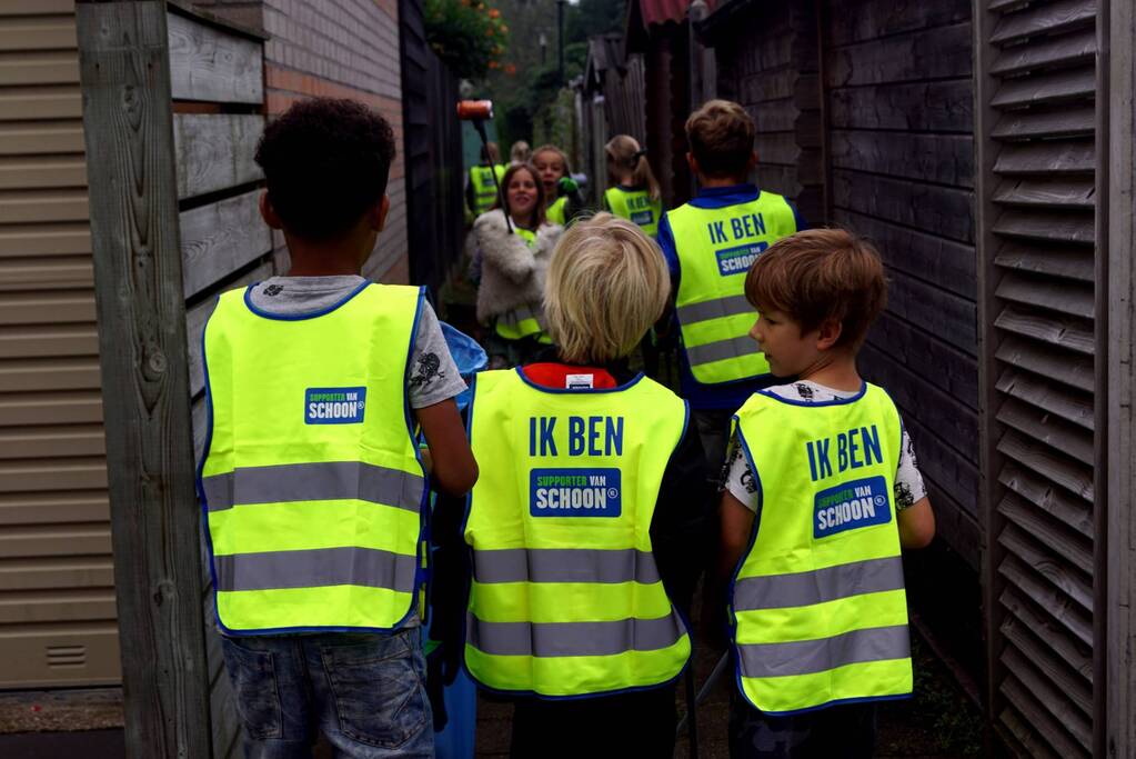 Basisschoolleerlingen speuren naar straatafval