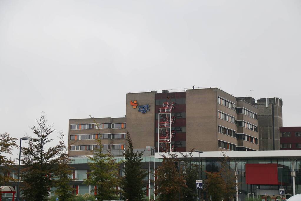 Dode onder verdachte omstandigheden gevonden op parkeerplaats