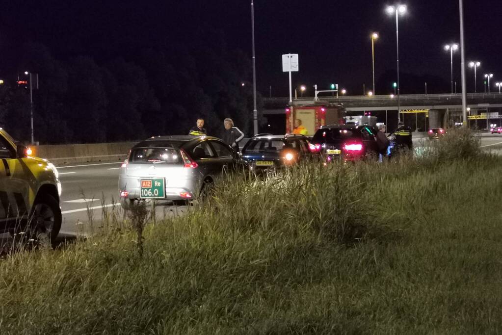 Kettingbotsing tussen drie voertuigen