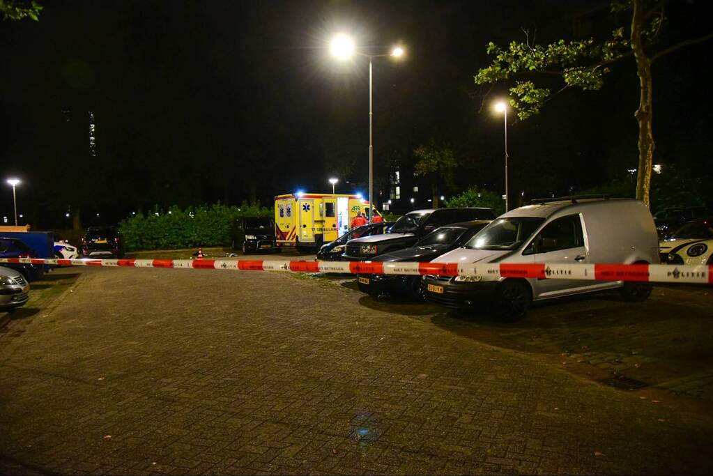 Man zwaargewond na schietpartij bij flat