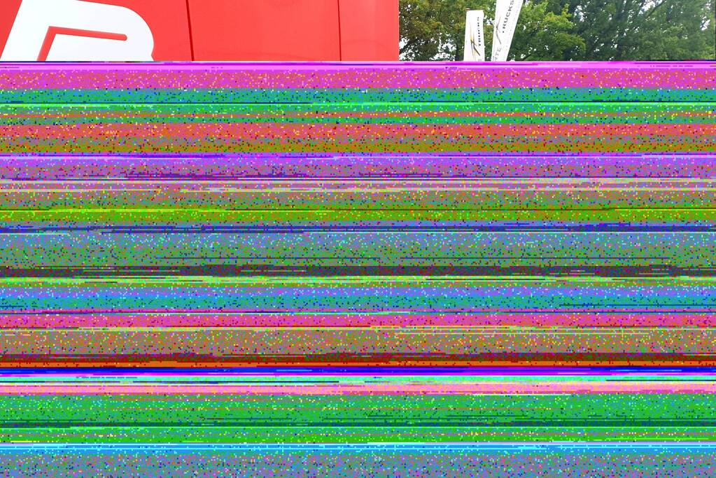 Schade bij botsing met vrachtwagen