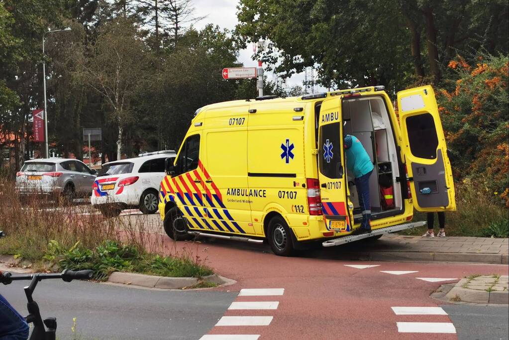 Fietsster schrikt en komt ten val