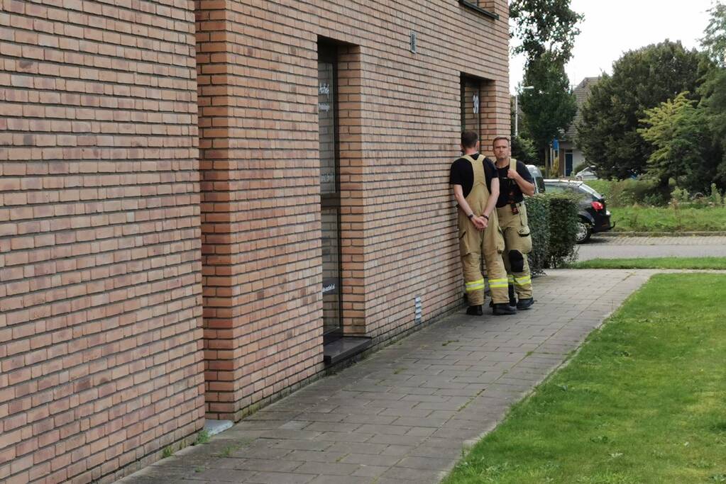 Brandweer doet onderzoek in pand door vreemde geur